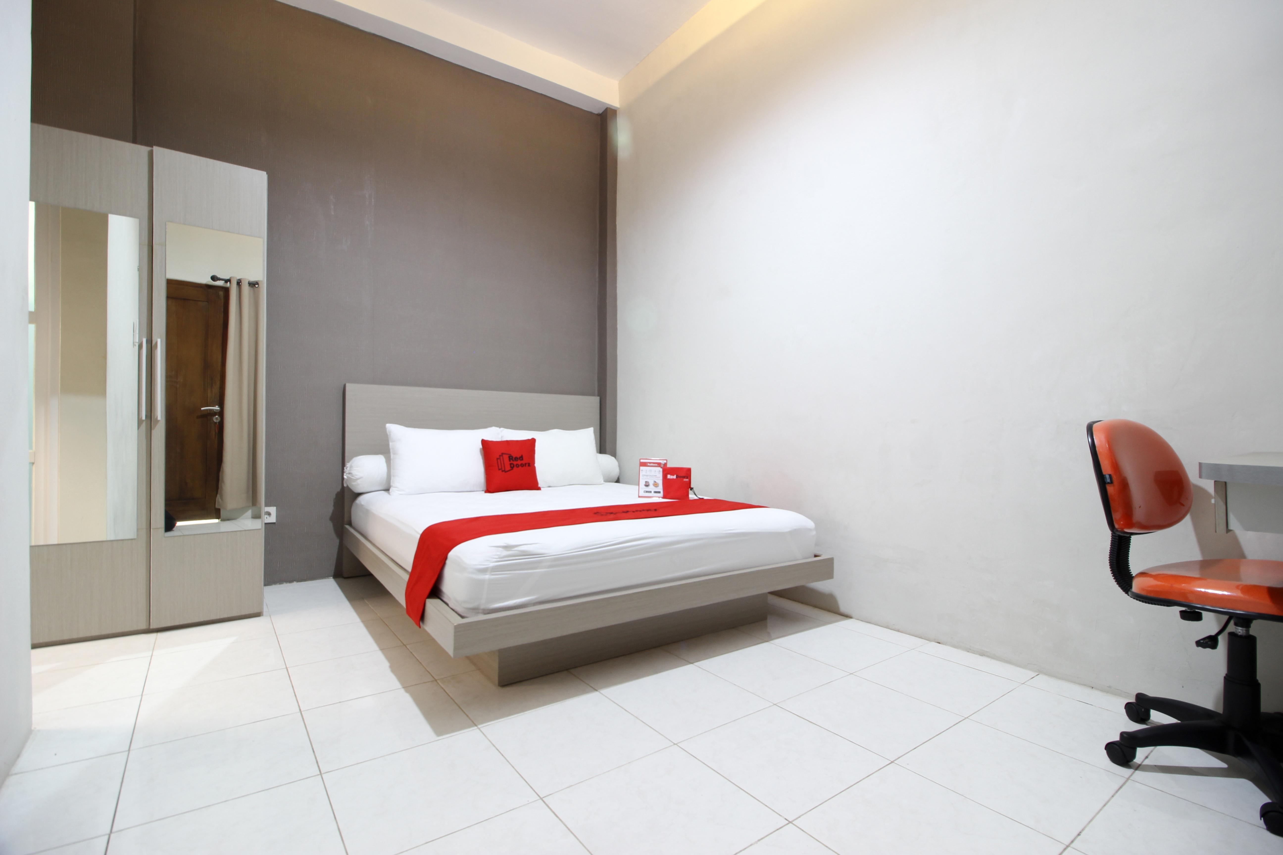 Reddoorz Plus Near Upn Jogjakarta 2 Maguwo Exterior foto