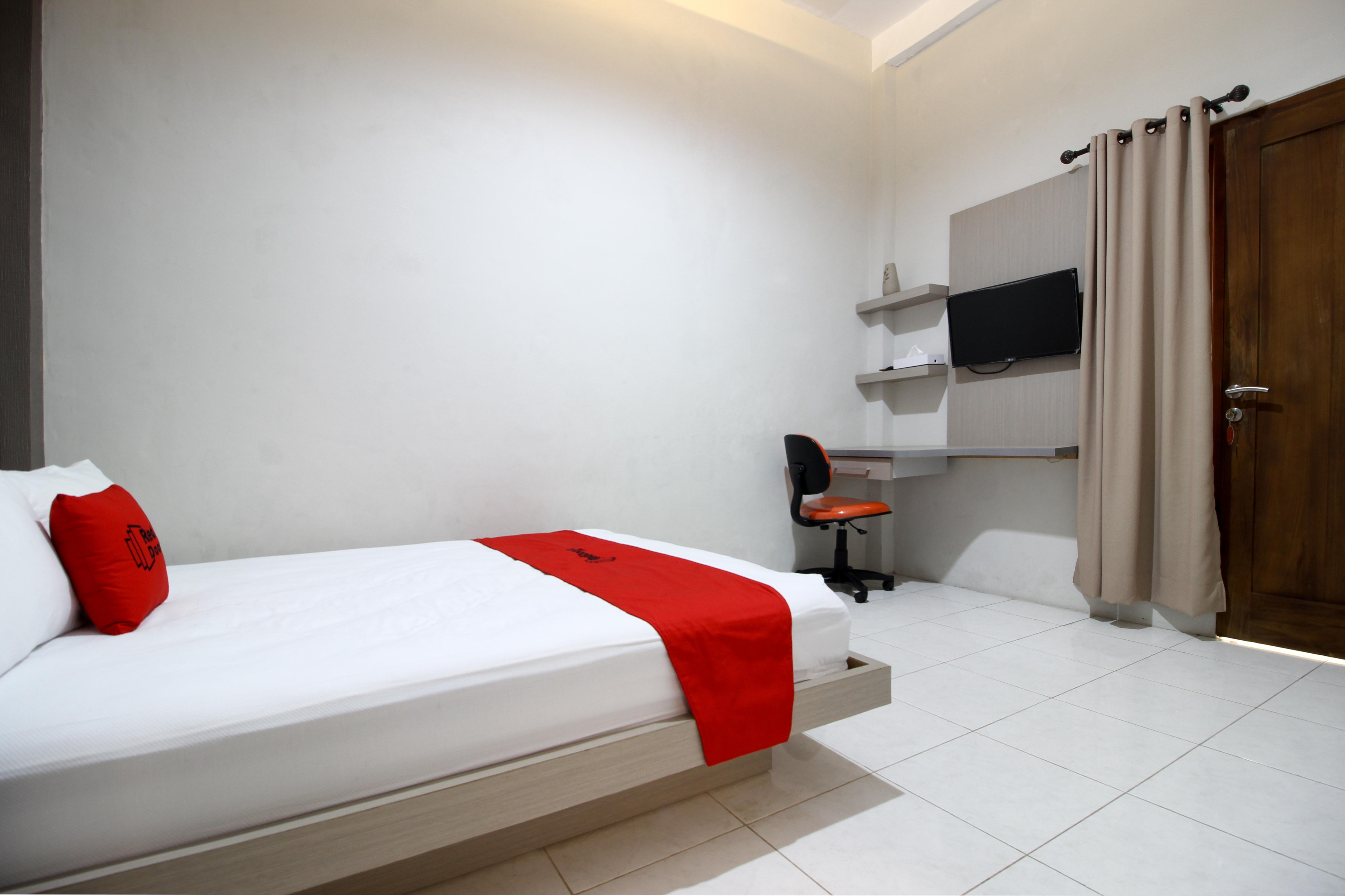 Reddoorz Plus Near Upn Jogjakarta 2 Maguwo Exterior foto