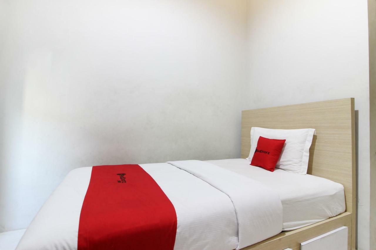 Reddoorz Plus Near Upn Jogjakarta 2 Maguwo Exterior foto